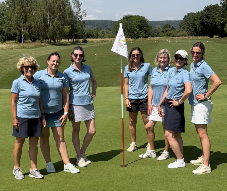 Les Dames de Saint-Aubin à Lery Poses pour la Promotion Mid-Amateurs